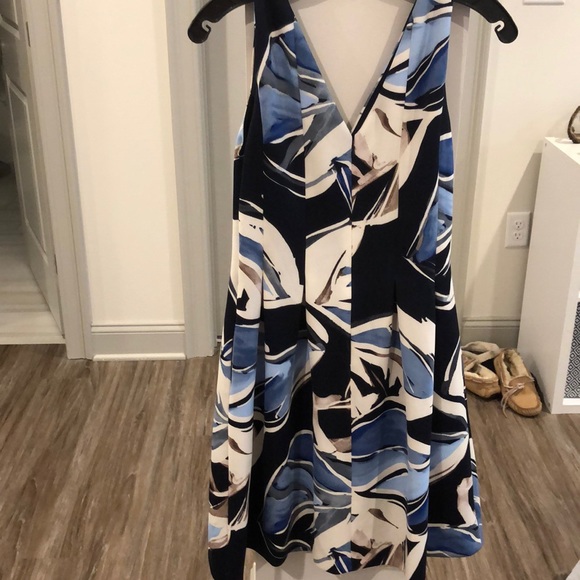 Vince Camuto dress with pockets - Picture 3 of 4